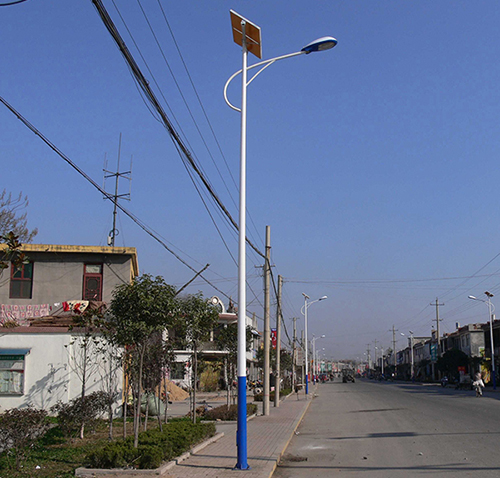 solar-powered-street-light